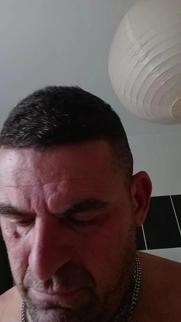 Offline Elleetlautre68 on Cam4