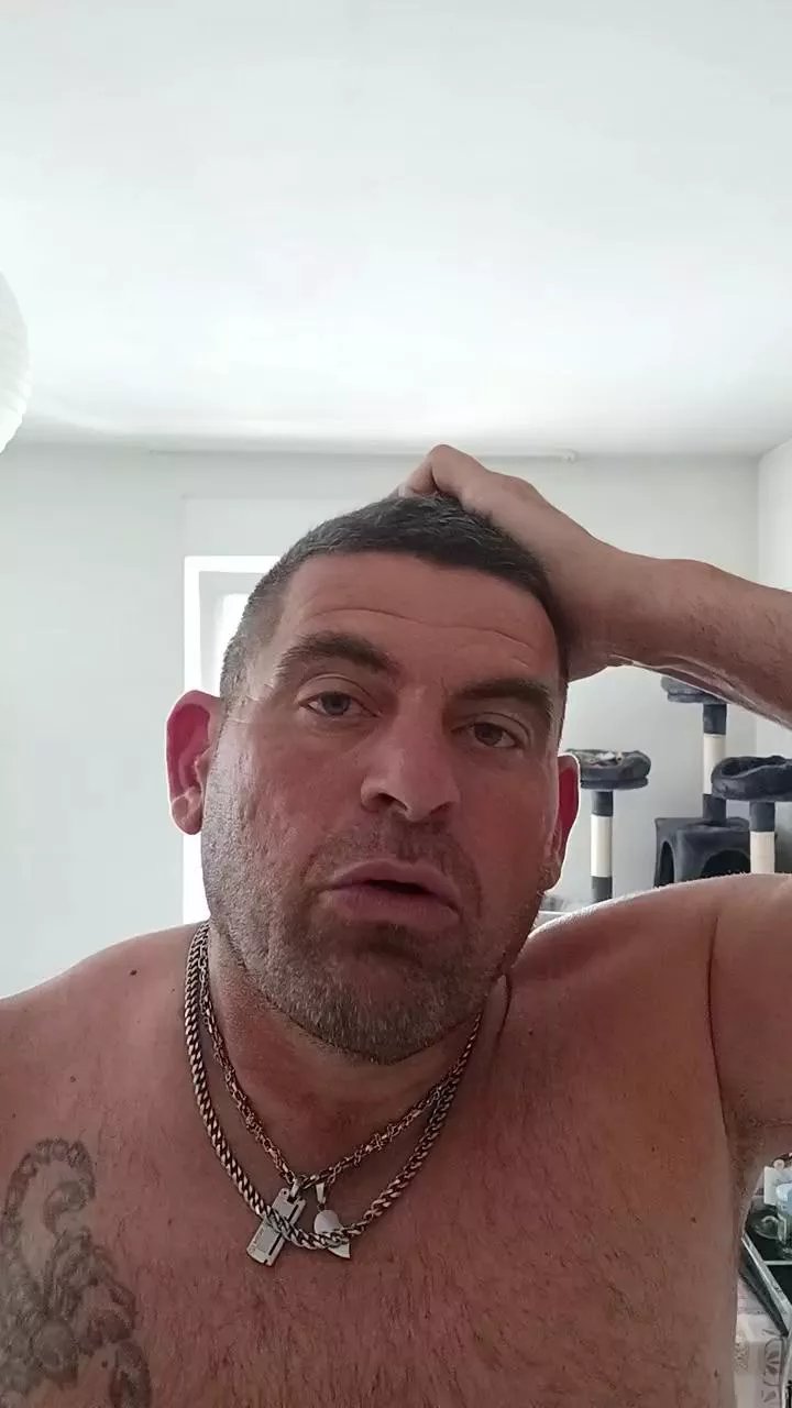 Offline Elleetlautre68 on Cam4