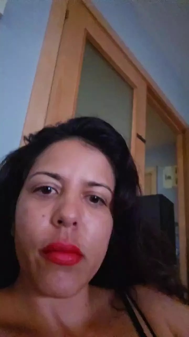 Offline Elsitax on Cam4