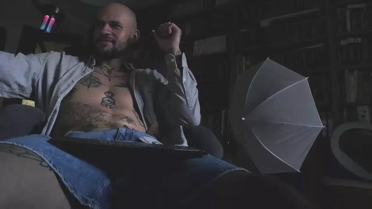 Offline FindomJason on Cam4