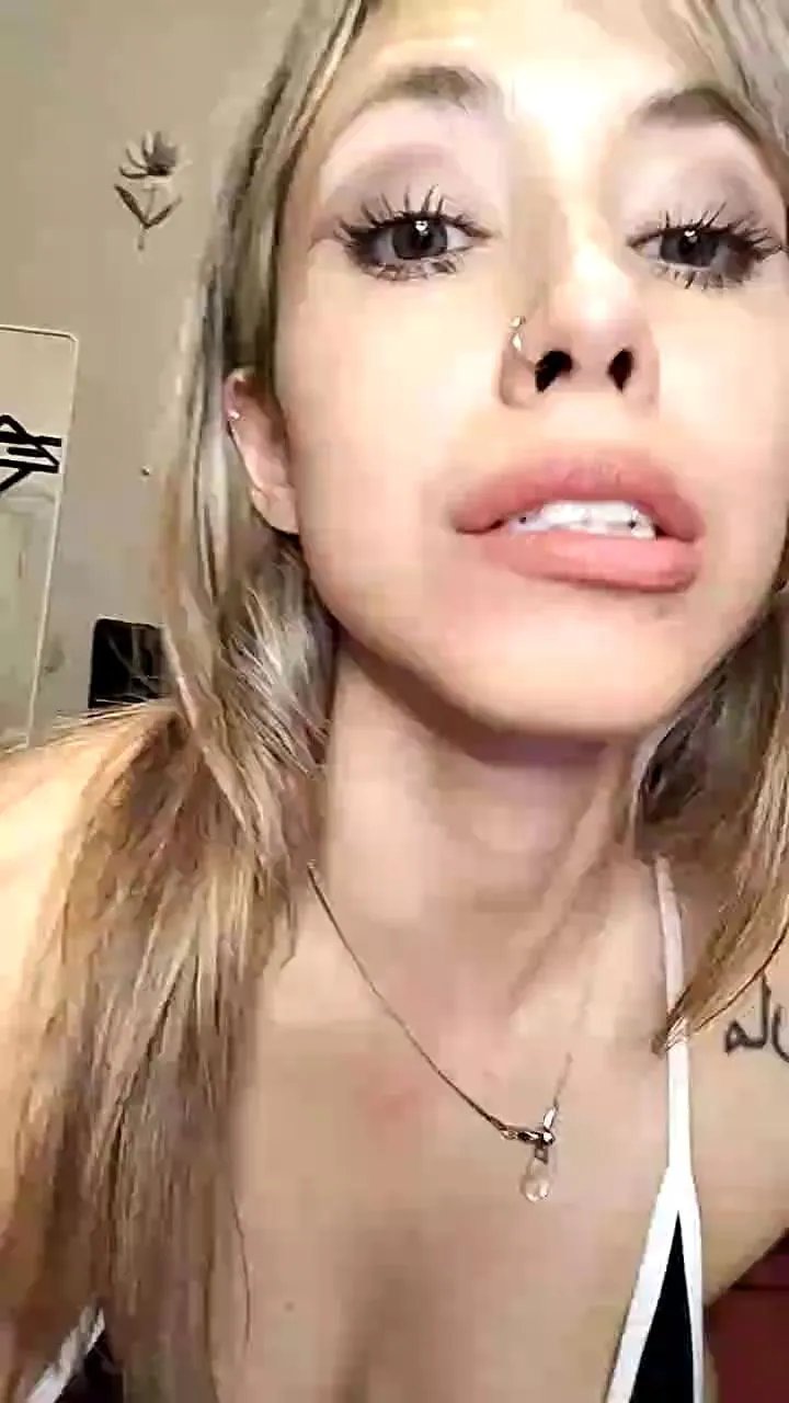 Offline Florcitapole on Cam4