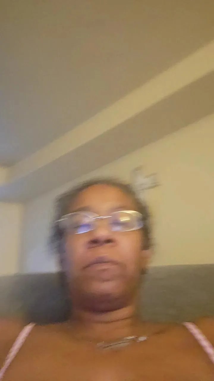 Offline Gangbangslut45 on Cam4