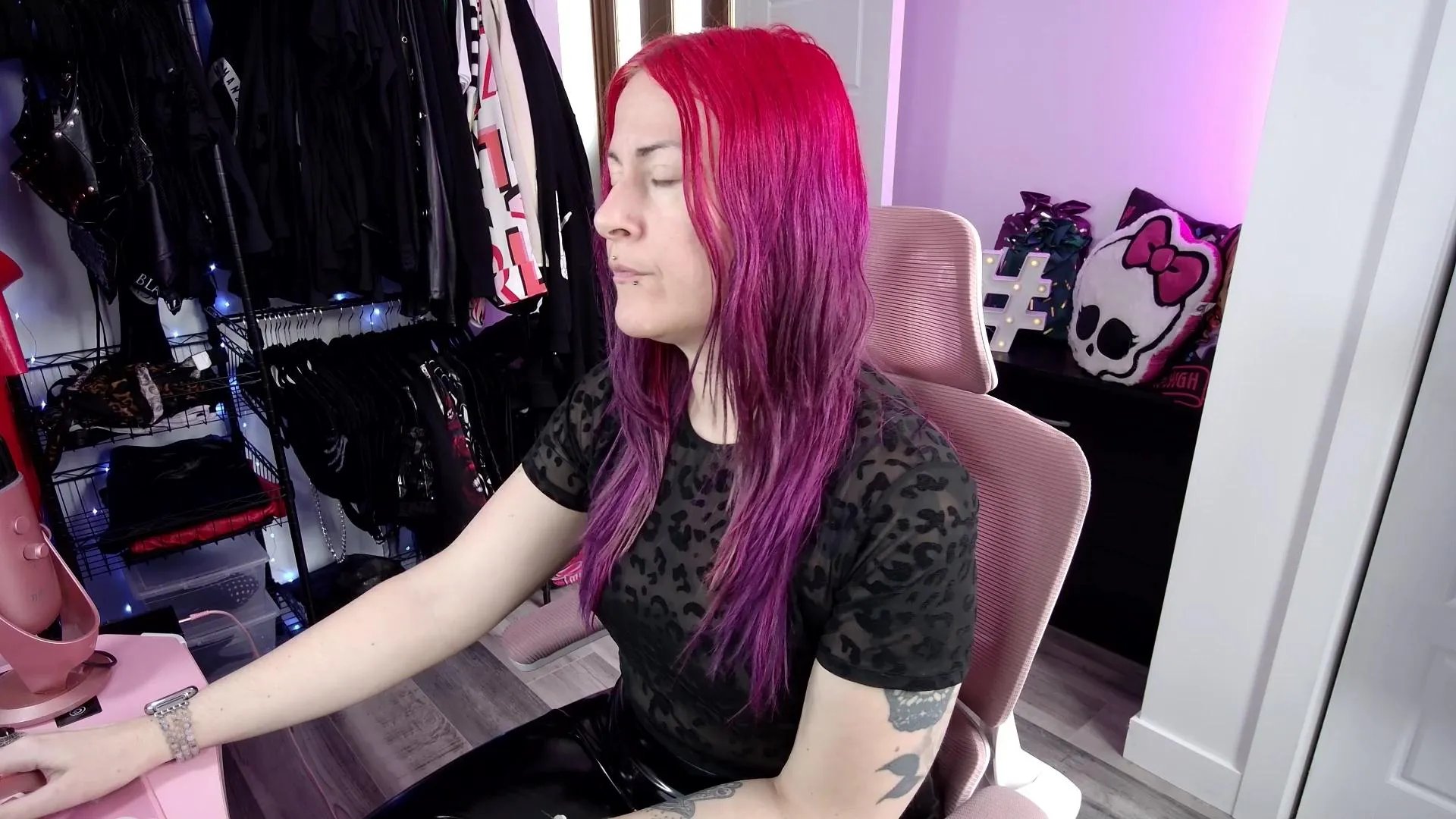 Offline gennyrock on Cam4