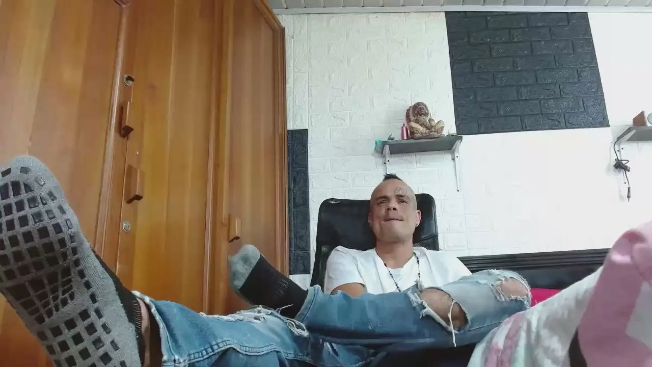 Offline GeorgeBigDick on Cam4