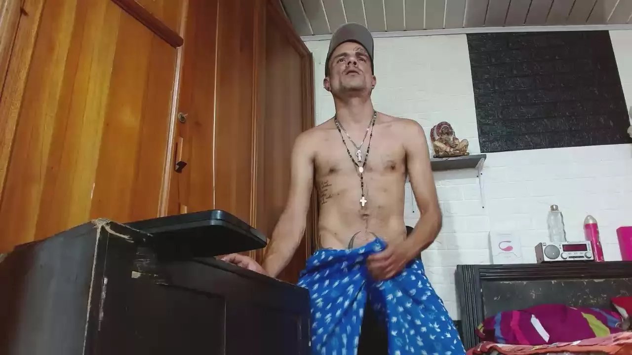 Offline GeorgeBigDick on Cam4