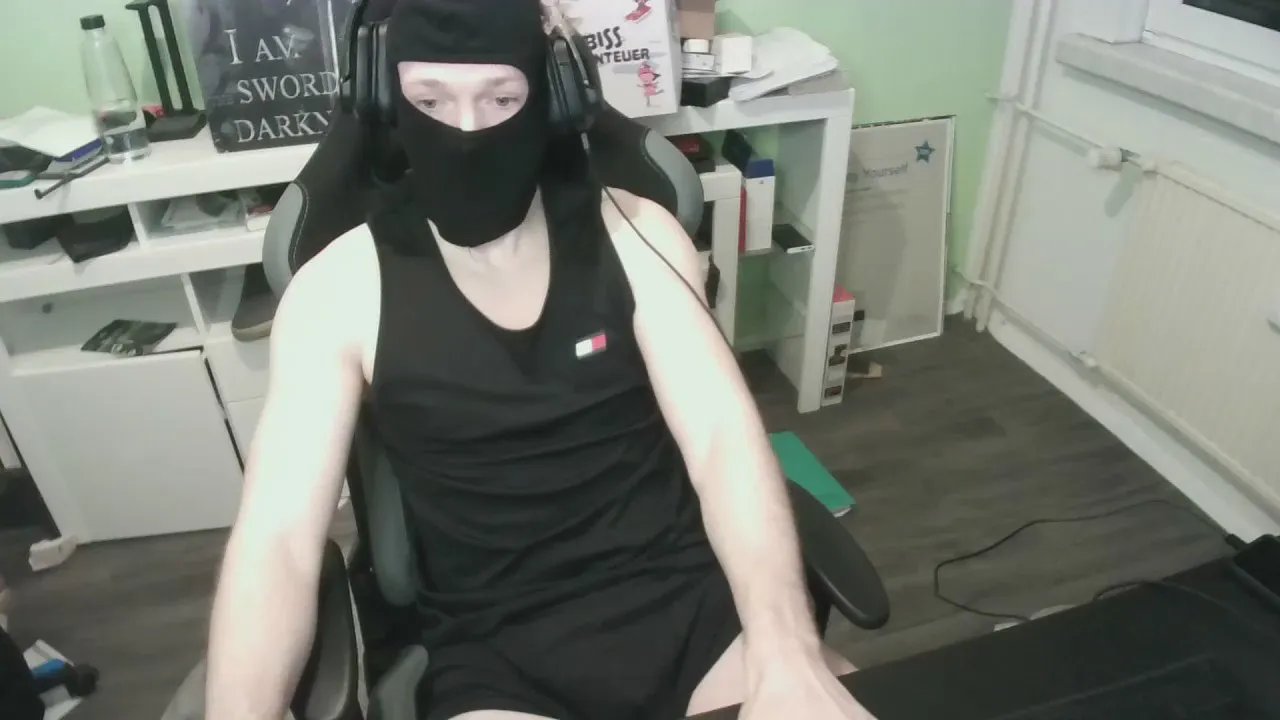 Offline Gooner03 on Cam4