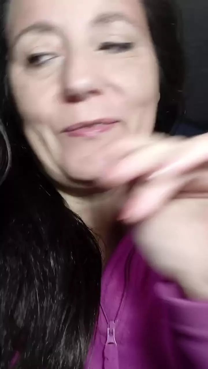 Offline HAIRYPUSSYLIPS on Cam4