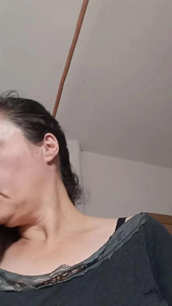 Offline HAIRYPUSSYLIPS on Cam4