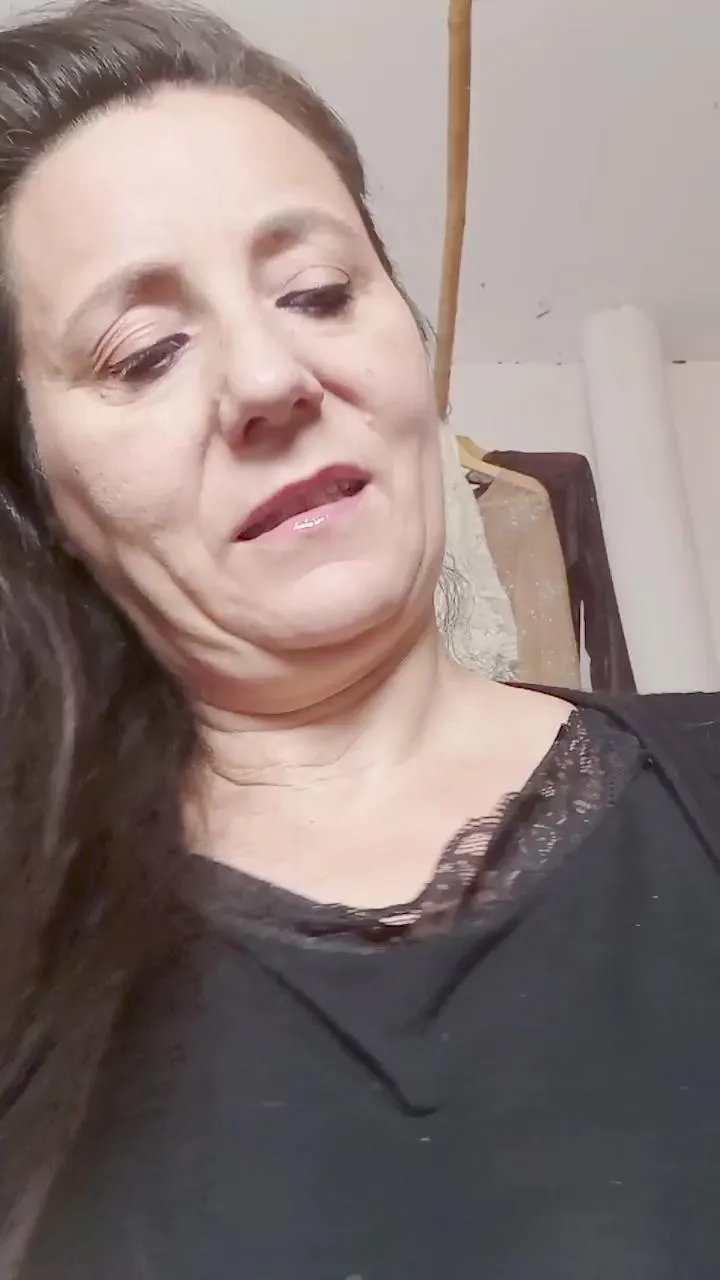 Offline HAIRYPUSSYLIPS on Cam4