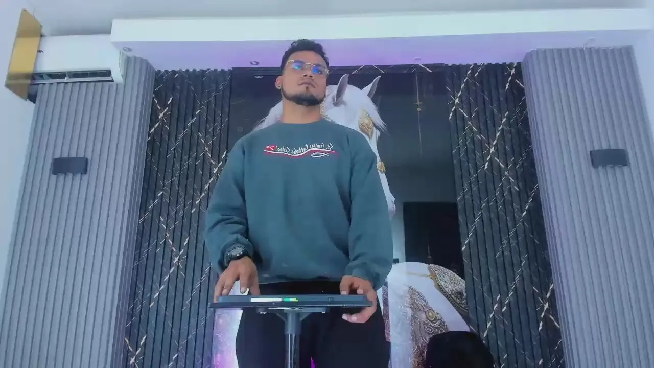 Offline handsome_boys22 on Cam4