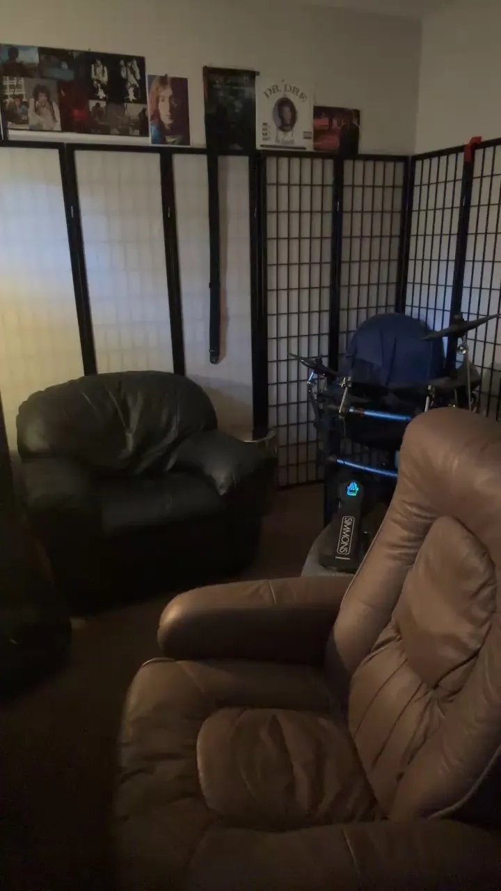 Offline HardwrkingK0 on Cam4