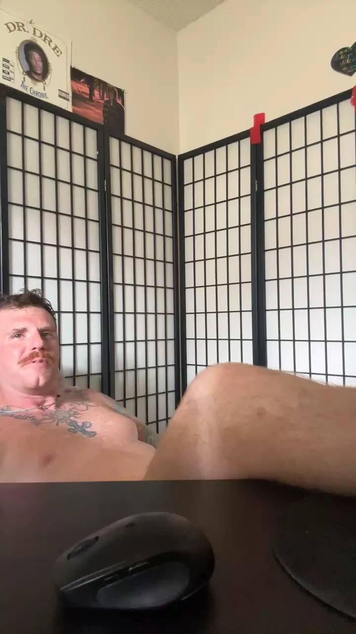 Offline HardwrkingK0 on Cam4