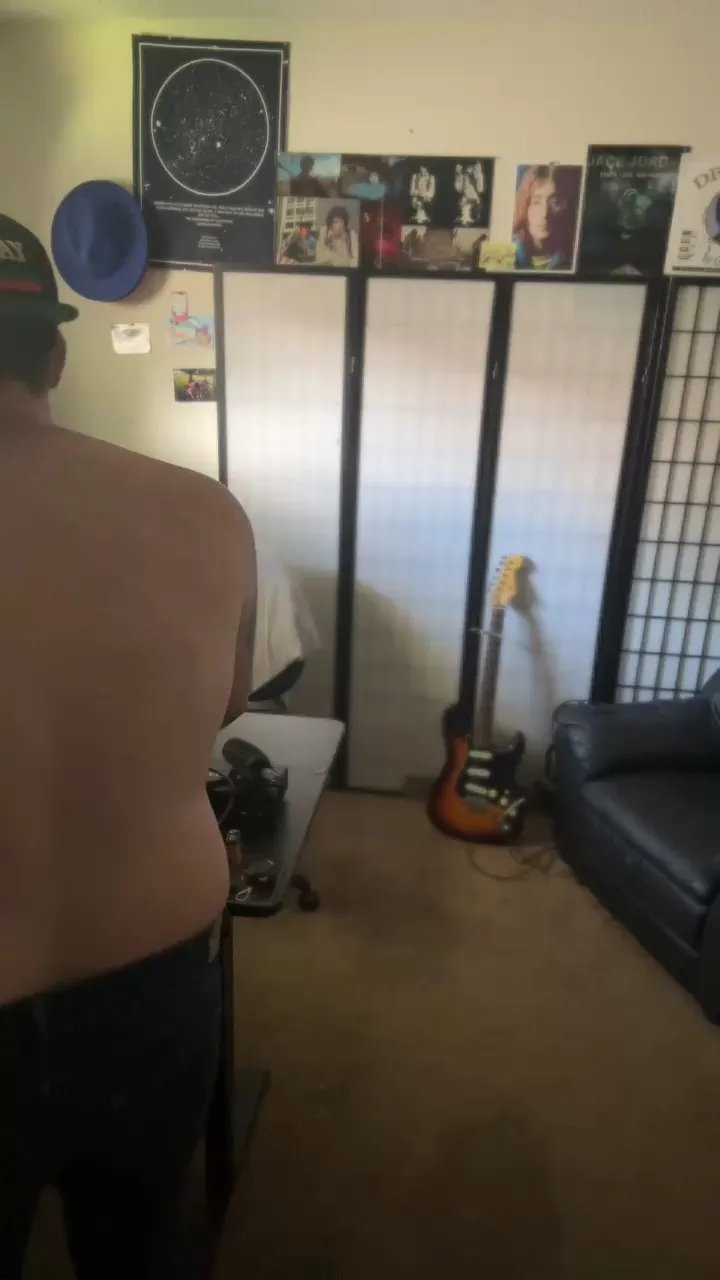 Offline HardwrkingK0 on Cam4