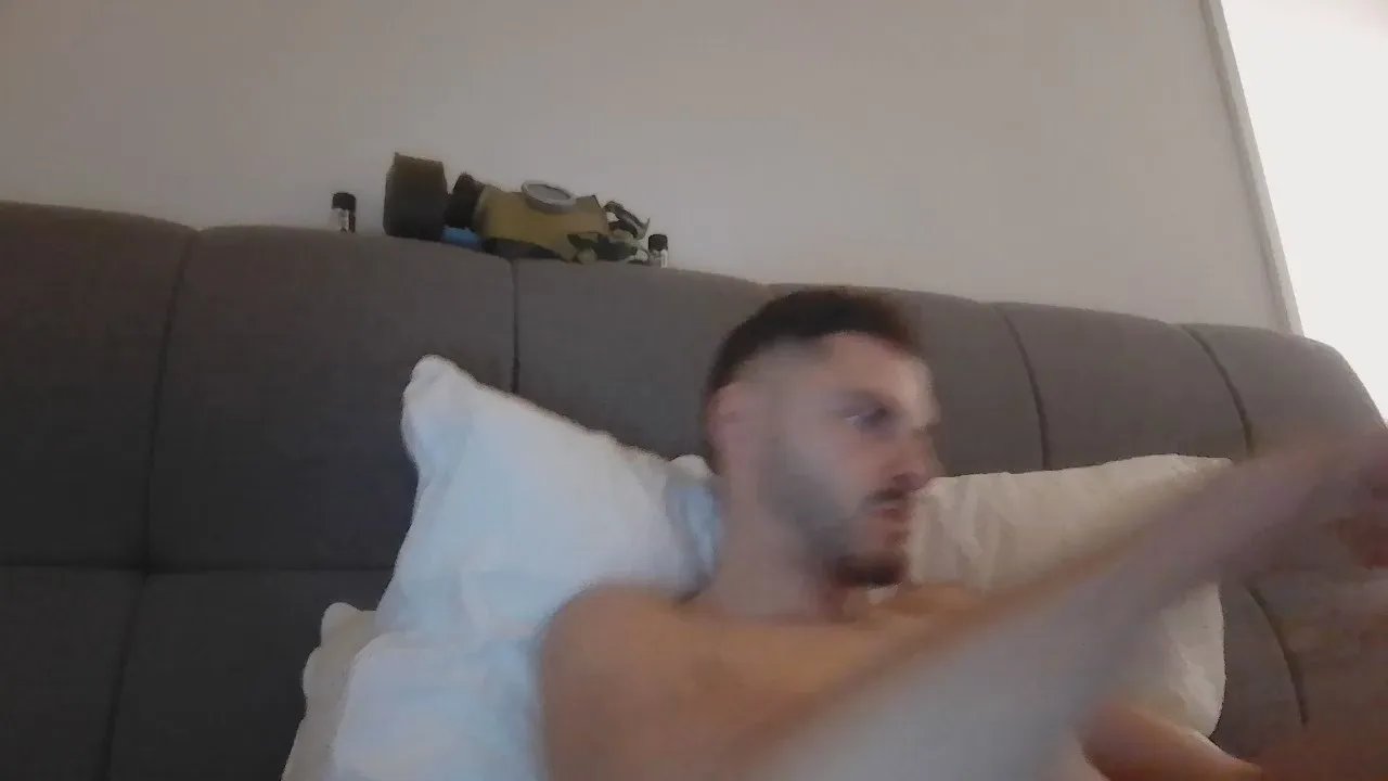 Offline hornyboy20000 on Cam4