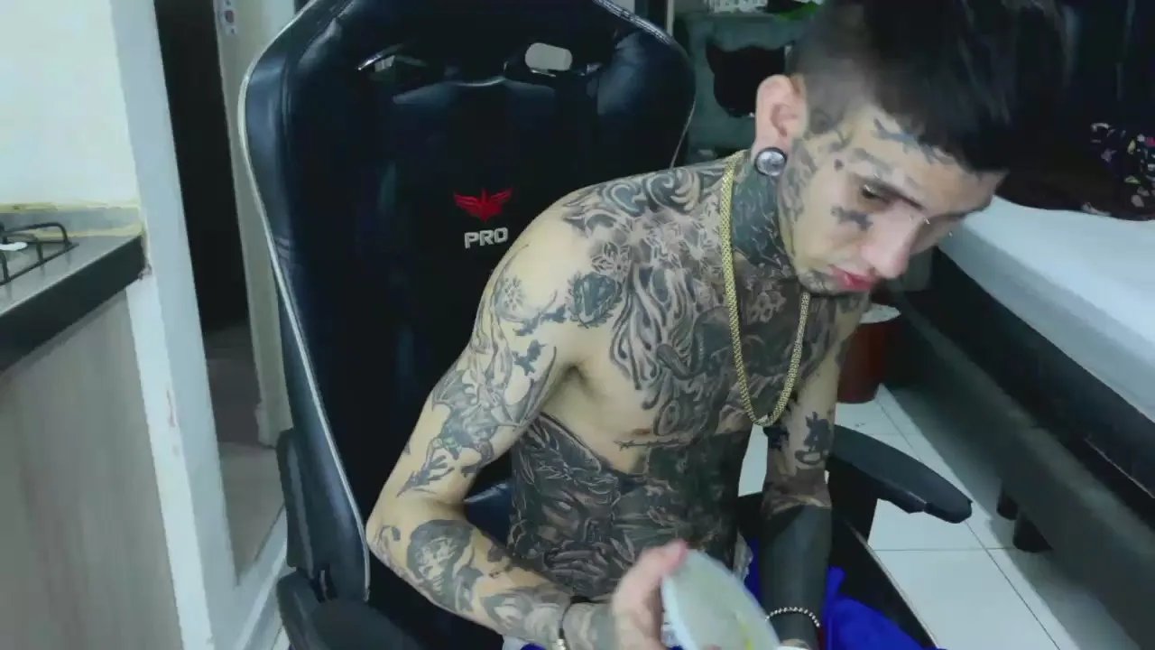 Offline Hot_tattoo_ on Cam4