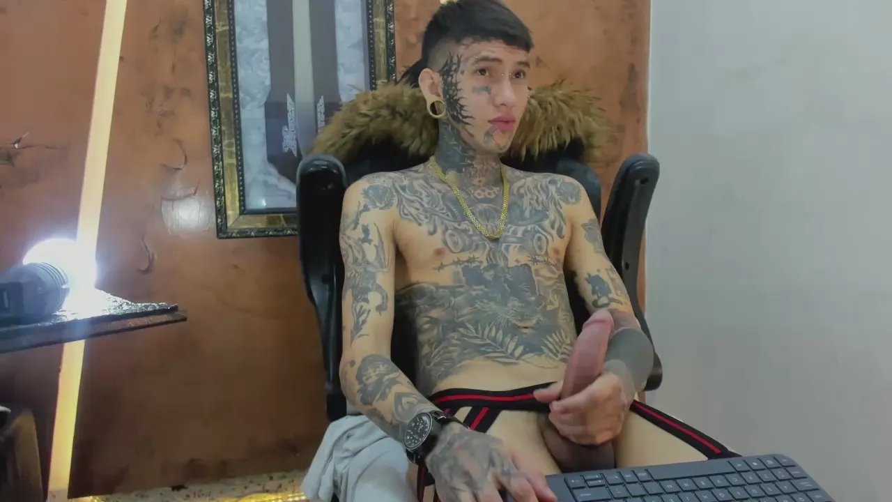 Offline Hot_tattoo_ on Cam4