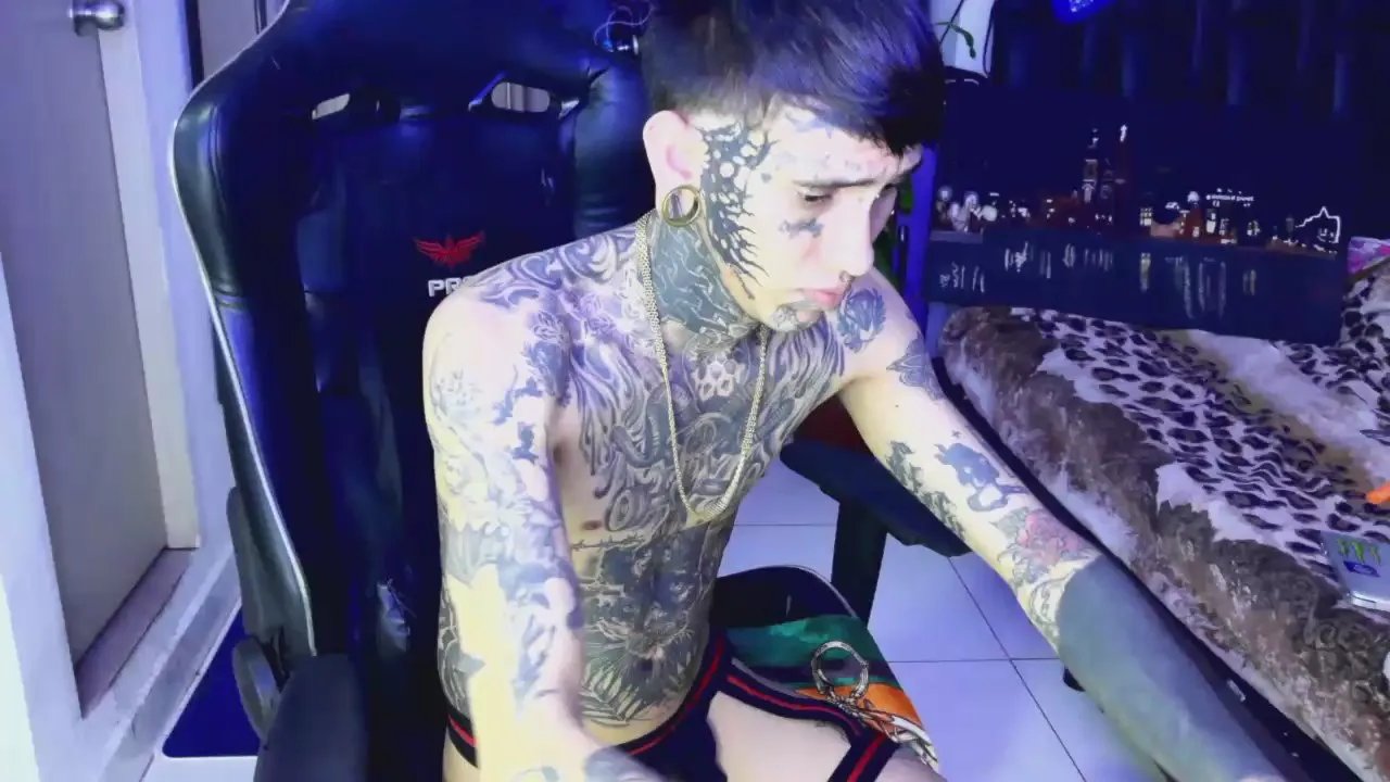 Offline Hot_tattoo_ on Cam4