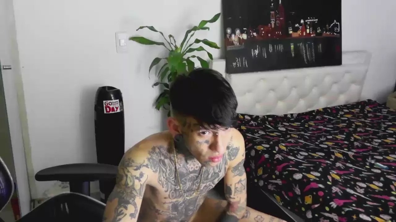 Offline Hot_tattoo_ on Cam4