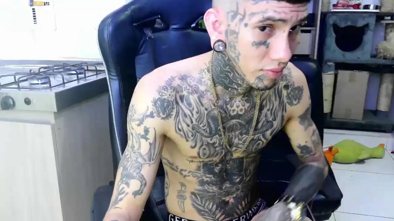 Offline Hot_tattoo_ on Cam4