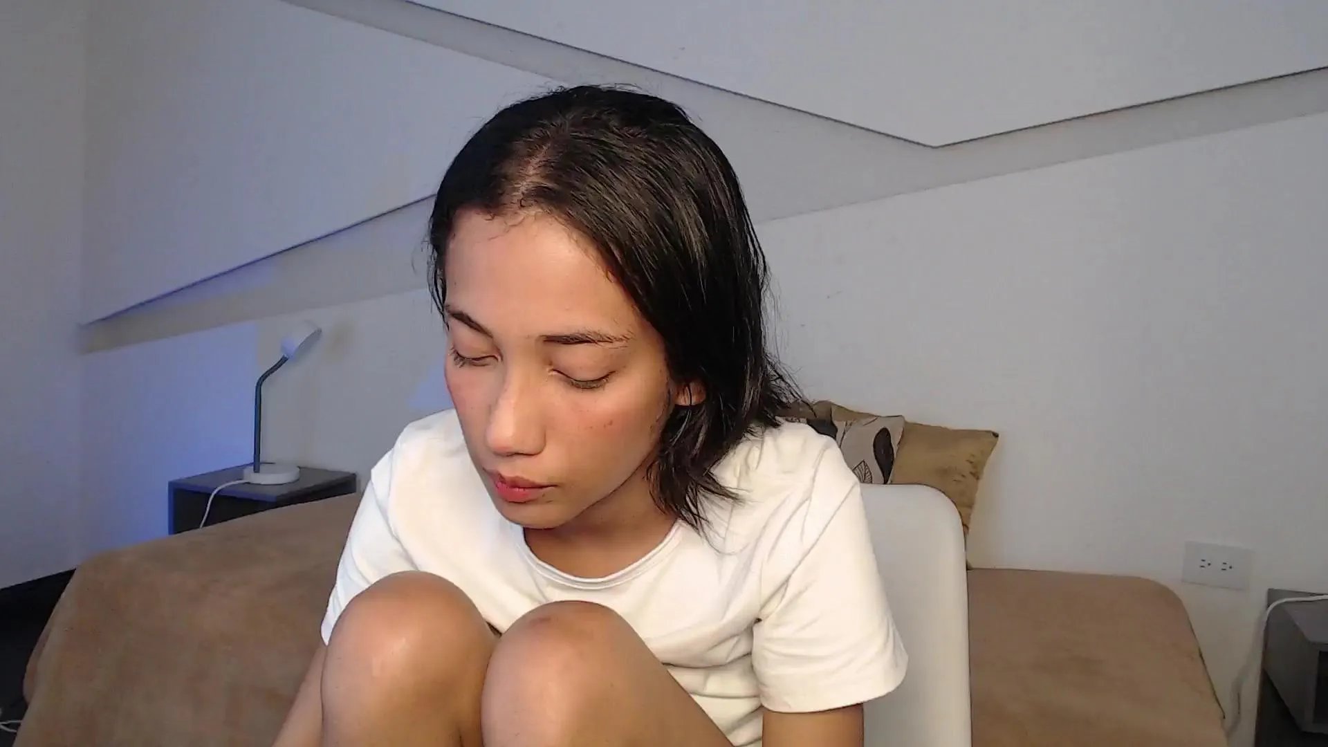 Offline Hotlittlekitty1 on Cam4