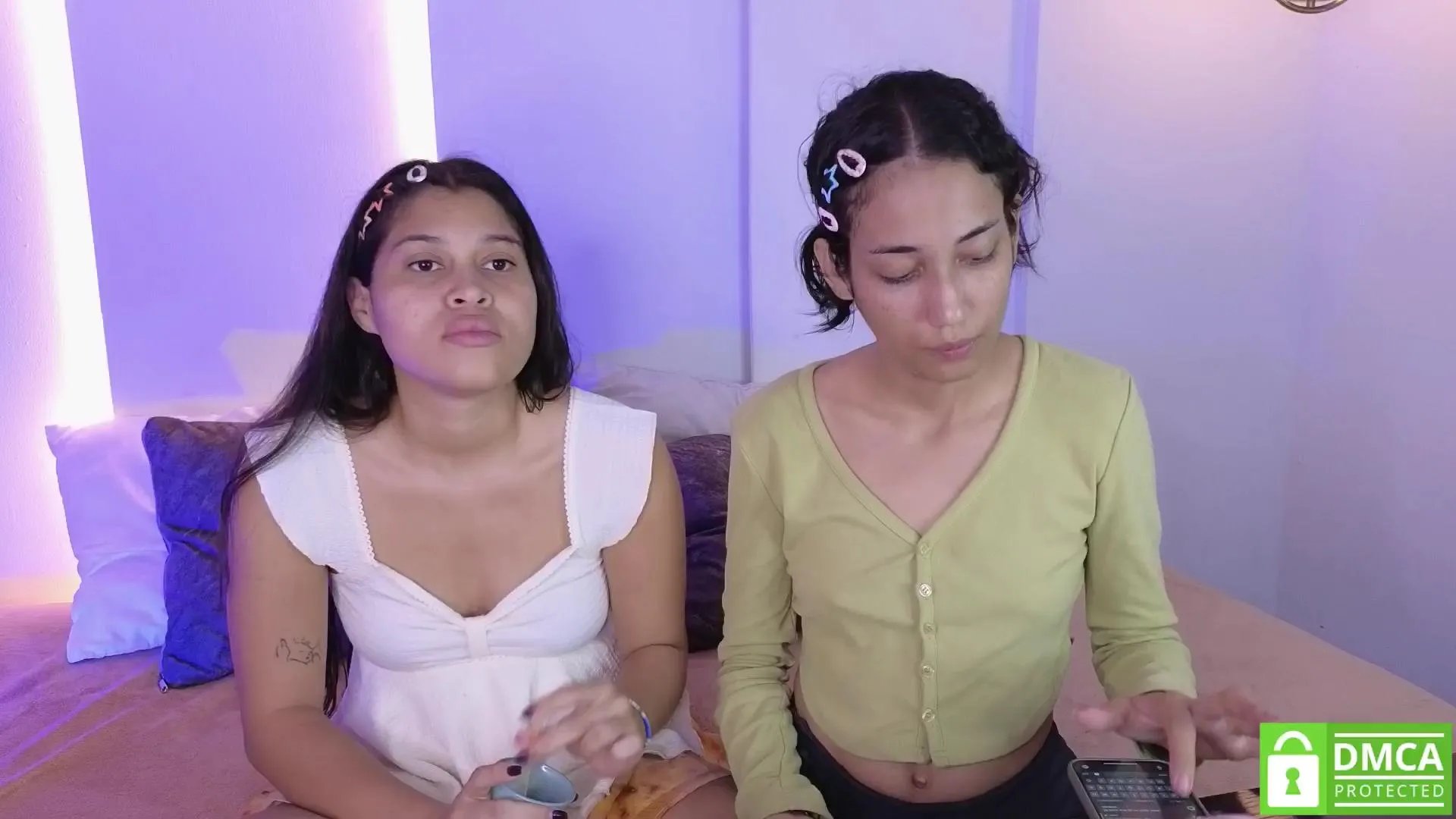 Offline Hotlittlekitty1 on Cam4