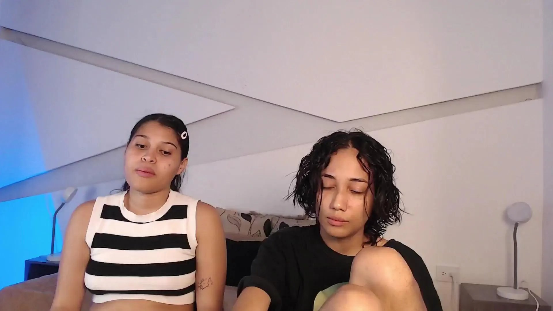 Offline Hotlittlekitty1 on Cam4