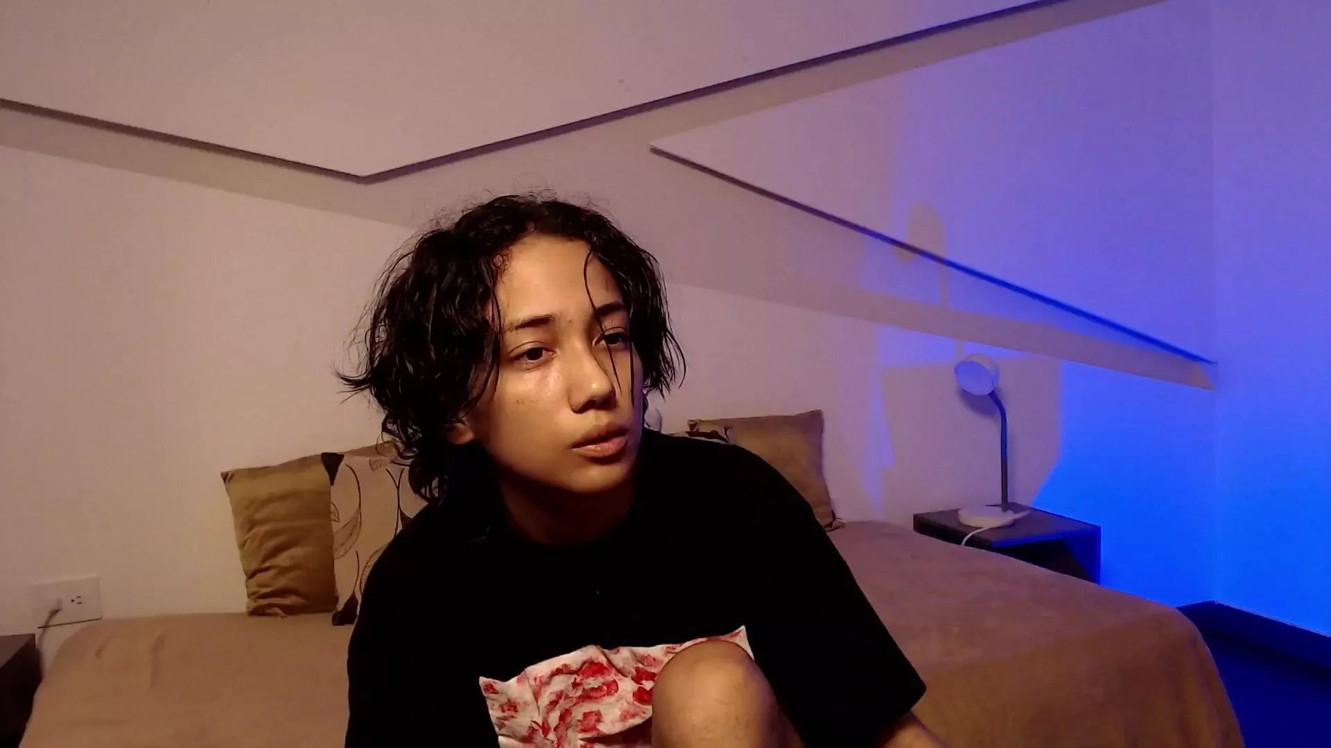 Offline Hotlittlekitty1 on Cam4