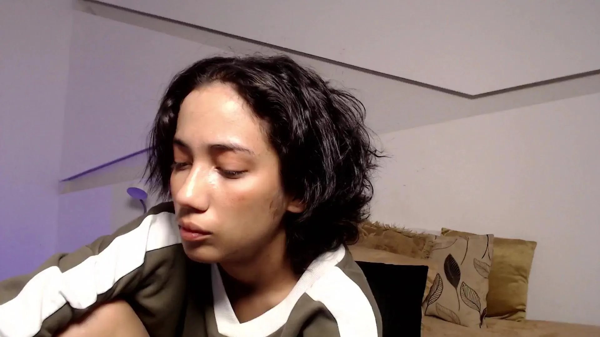 Offline Hotlittlekitty1 on Cam4