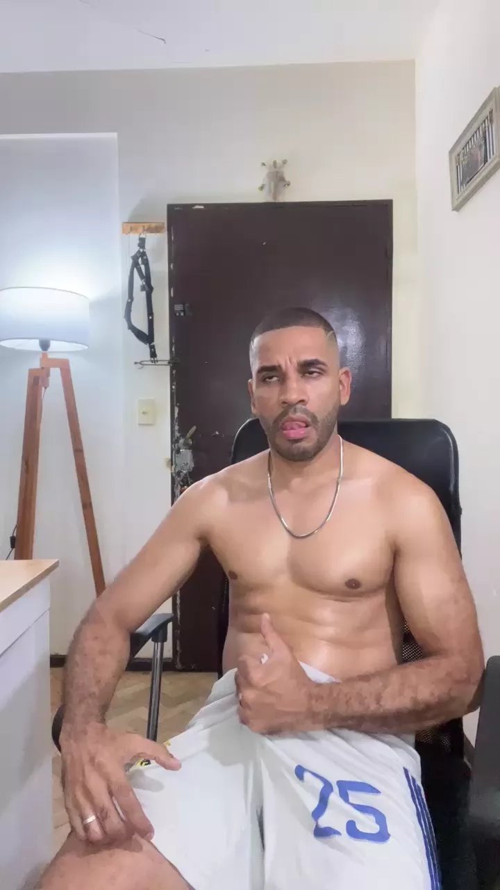 Offline Hotttmateo on Cam4