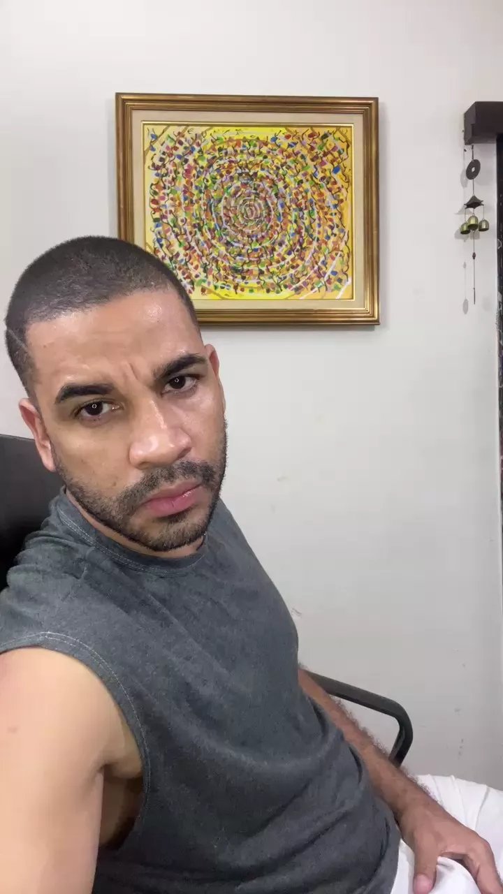 Offline Hotttmateo on Cam4