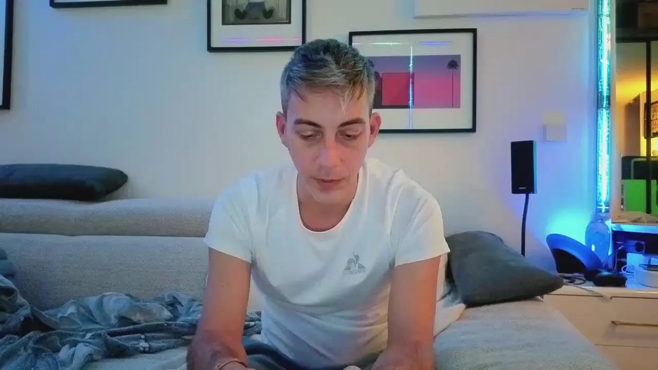 Offline HuGo4K on Cam4