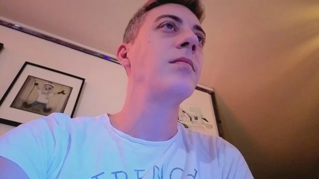 Offline HuGo4K on Cam4