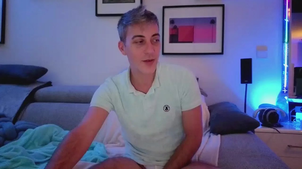 Offline HuGo4K on Cam4