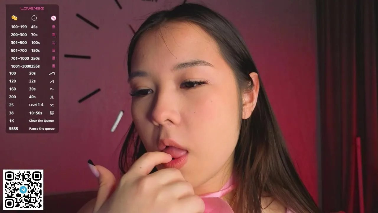 Offline JoanieChelf on Cam4