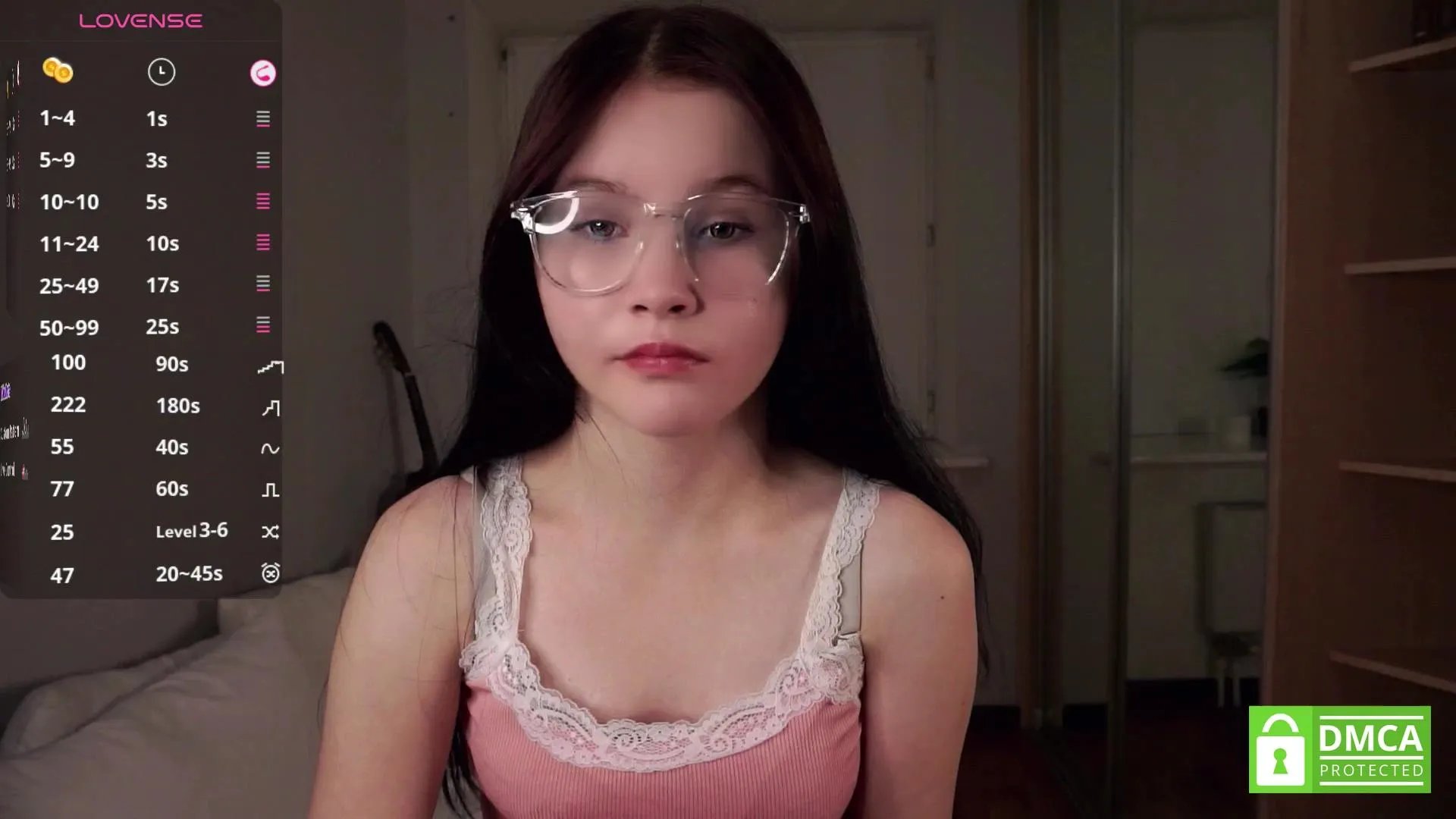 Offline JuliannaBoche on Cam4