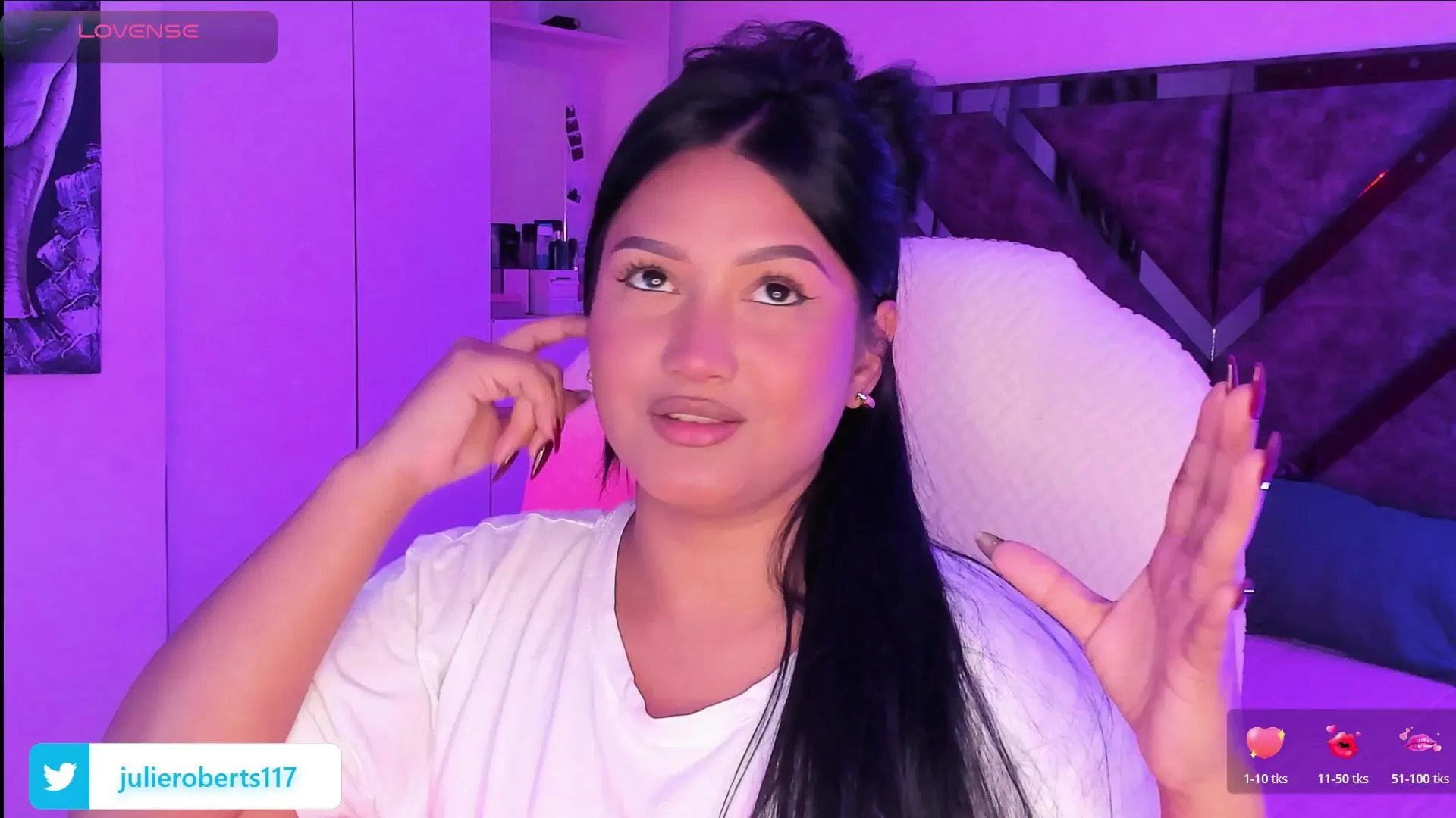 Offline JulieRoberts1 on Cam4