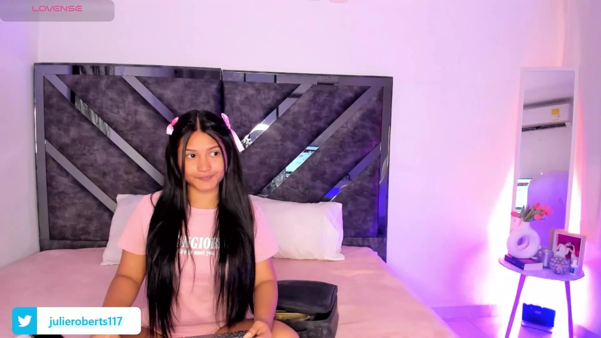 Offline JulieRoberts1 on Cam4