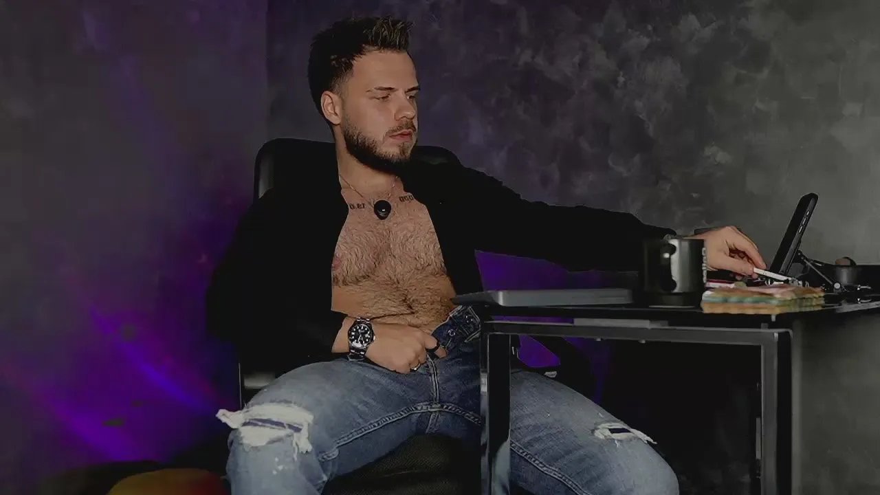 Offline juliusmasters on Cam4