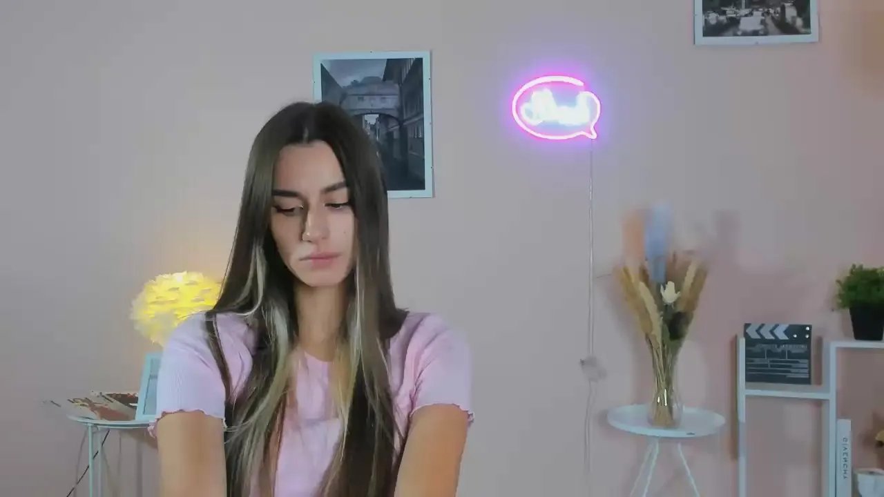 Offline KarlyWixon on Cam4