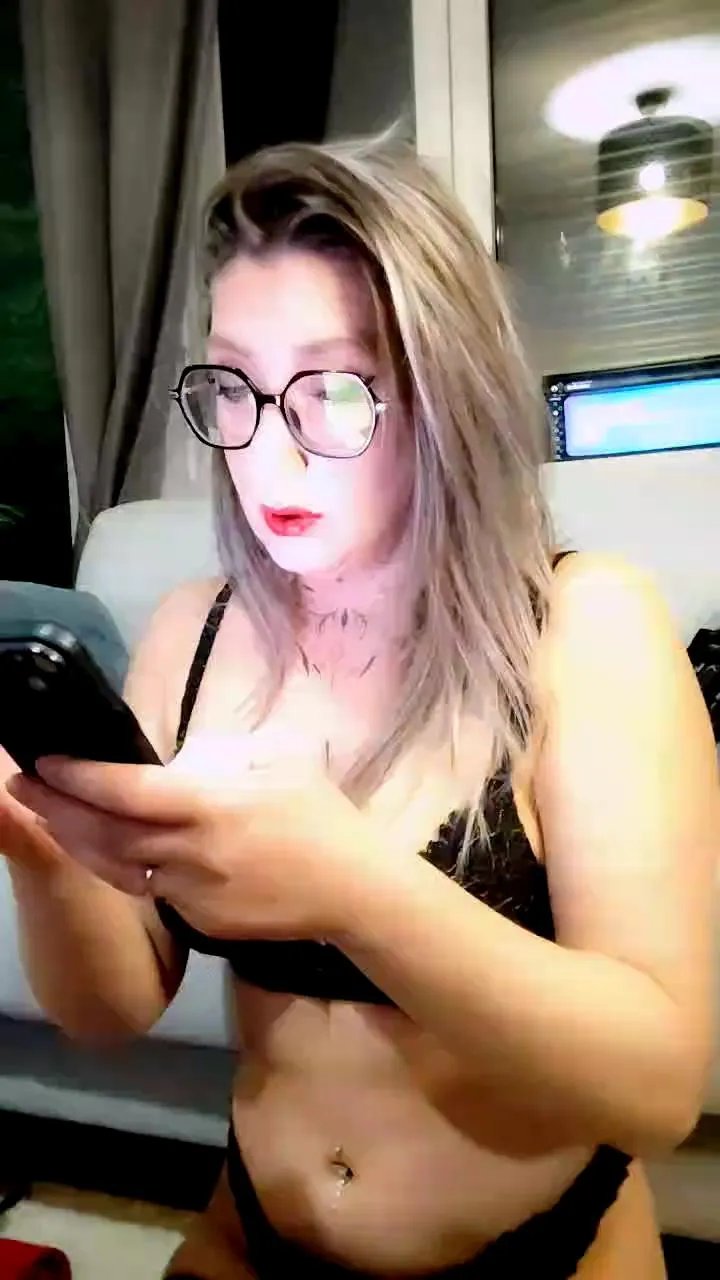 Freechat Lalalovehot2 on Cam4