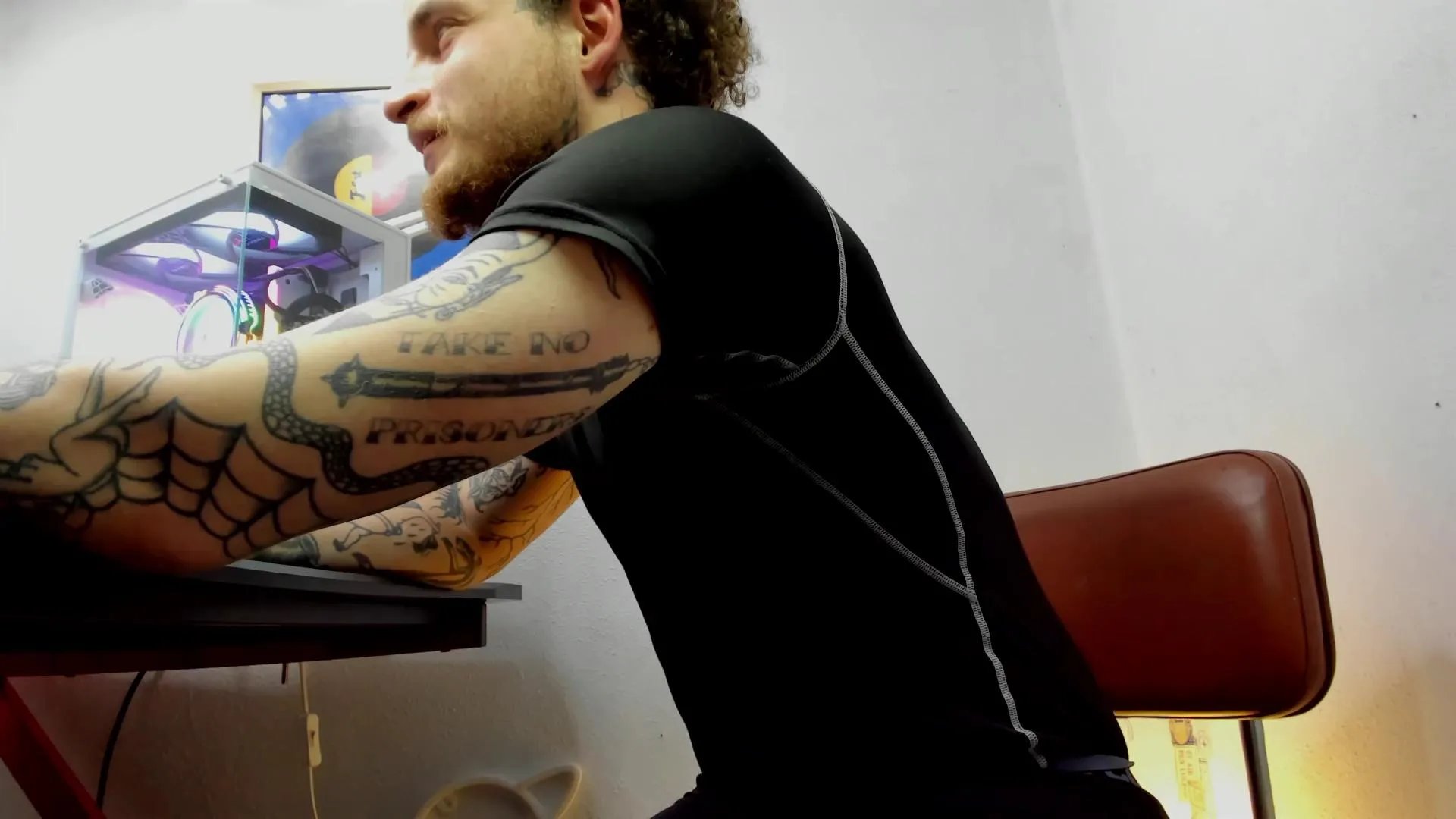 Offline Layneinchains on Cam4