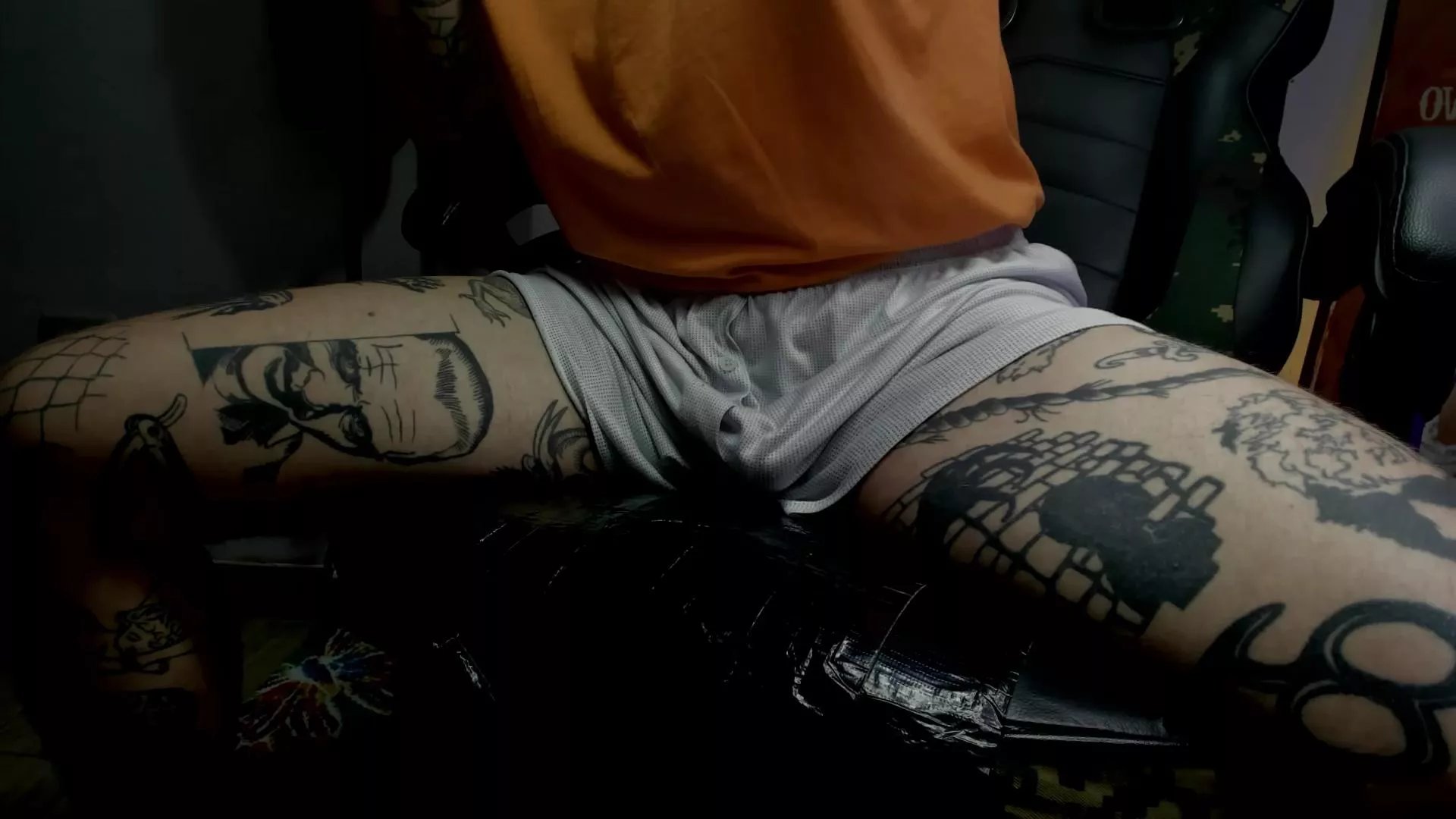 Offline Layneinchains on Cam4