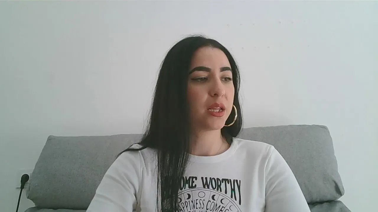 Offline LeilaCG28 on Cam4