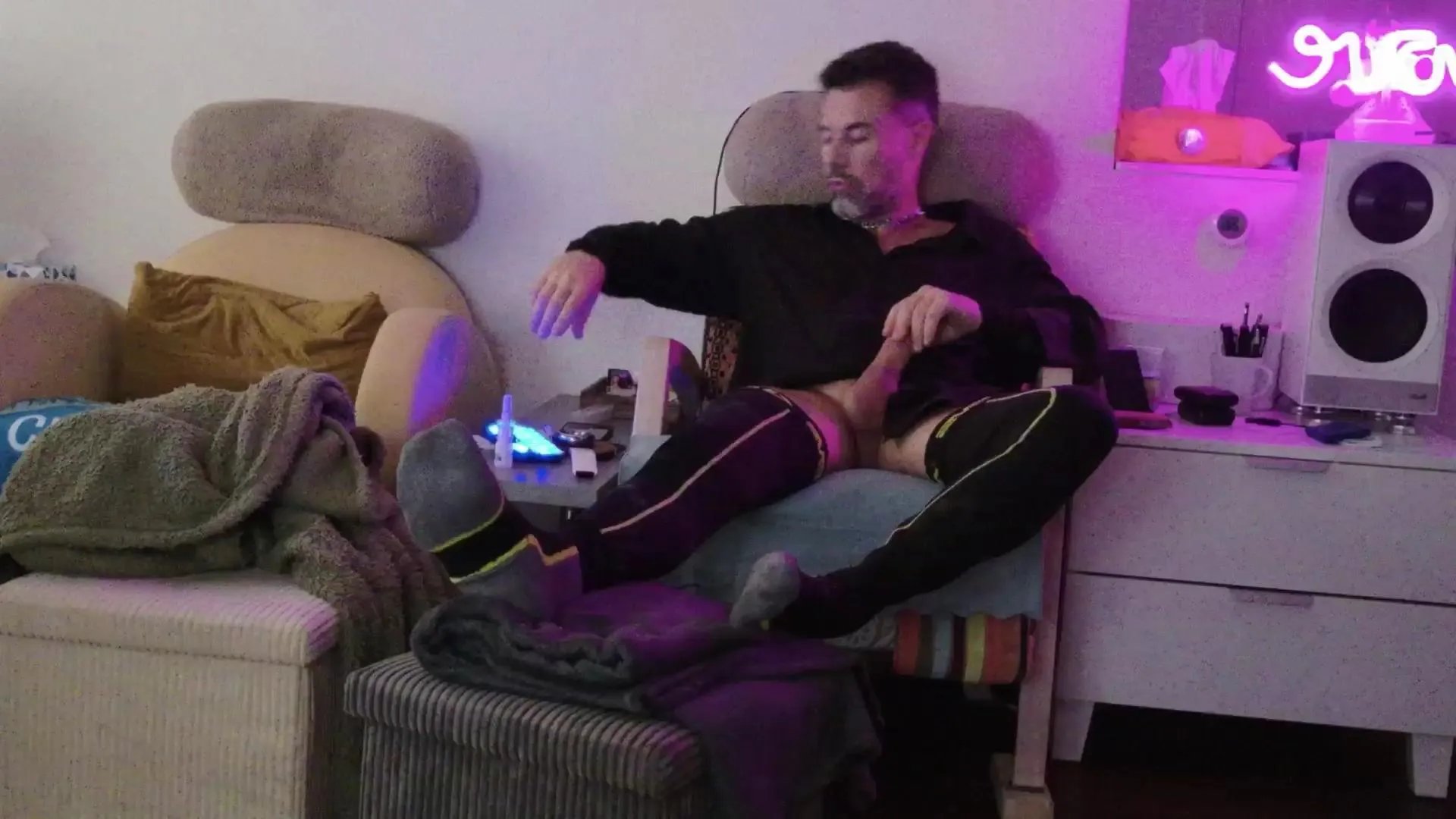 Offline LennyNaakt on Cam4