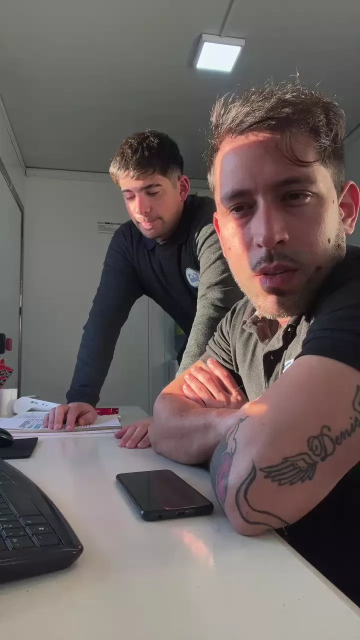 Offline Leonell01 on Cam4