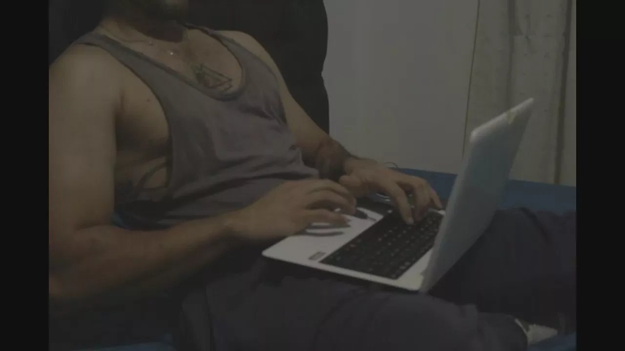 Offline Leonell01 on Cam4