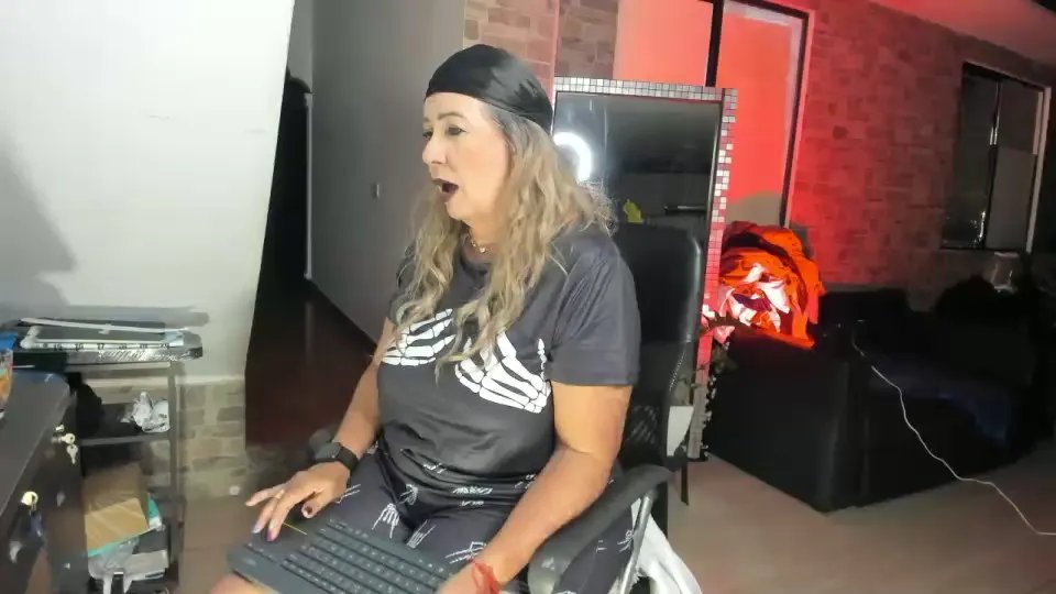 Freechat leonnela on Cam4