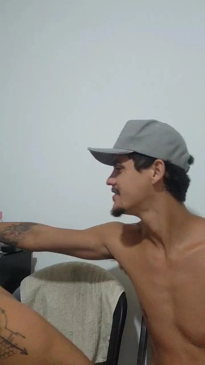 Offline Levi_Henrique on Cam4