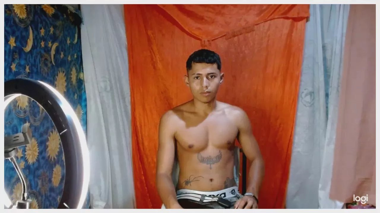 Offline Lil_condor_bby1 on Cam4