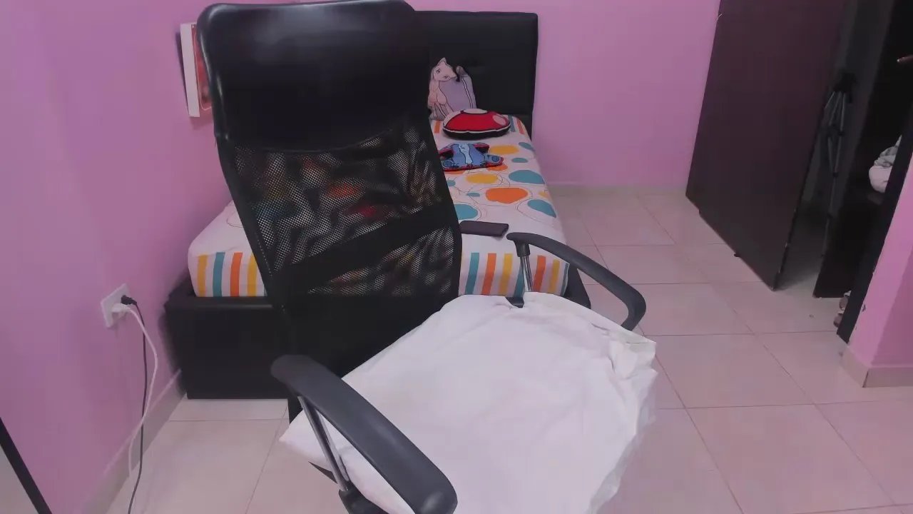 Offline lil_mommy_slut on Cam4